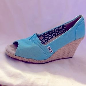 Toms Turquoise wedges